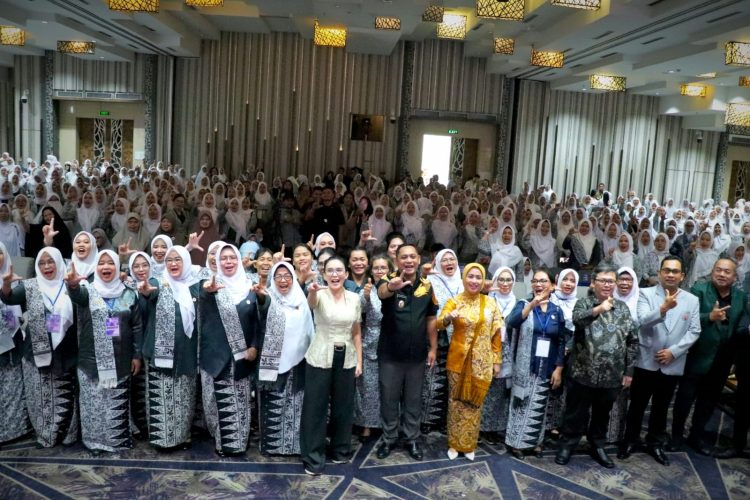 Plt Bupati Bekasi Apresiasi Dedikasi Para Bidan Turunkan Stunting dan Kematian Ibu dan Bayi